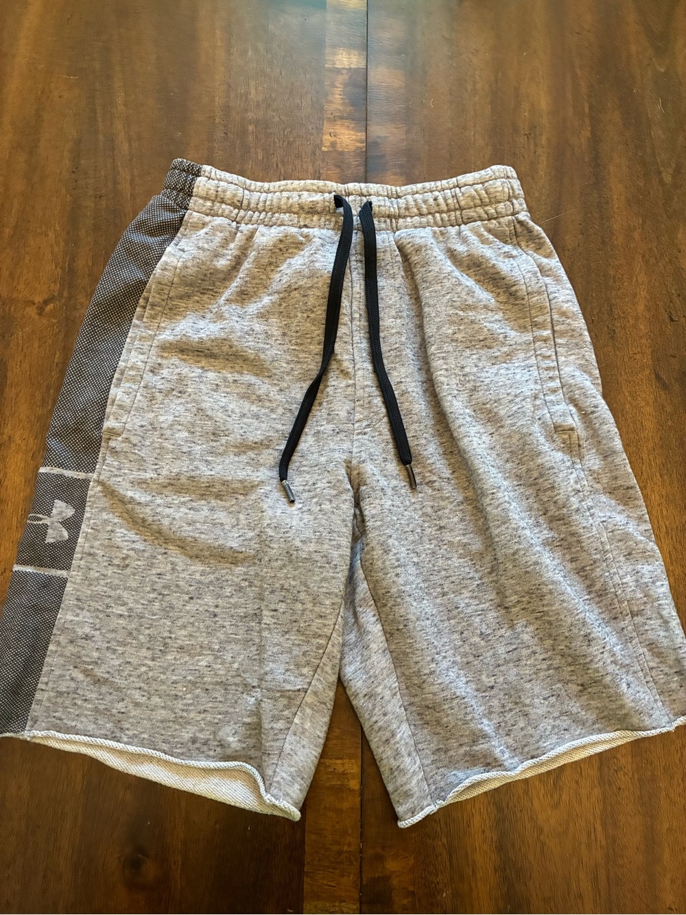Under Armour Shorts Men’s Small Sweat Shorts Gray